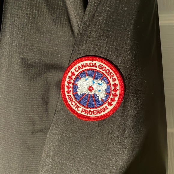 Canada Goose Lodge Jacket - Picture 3 of 5
